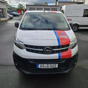 Magnetschild am Fahrzeug