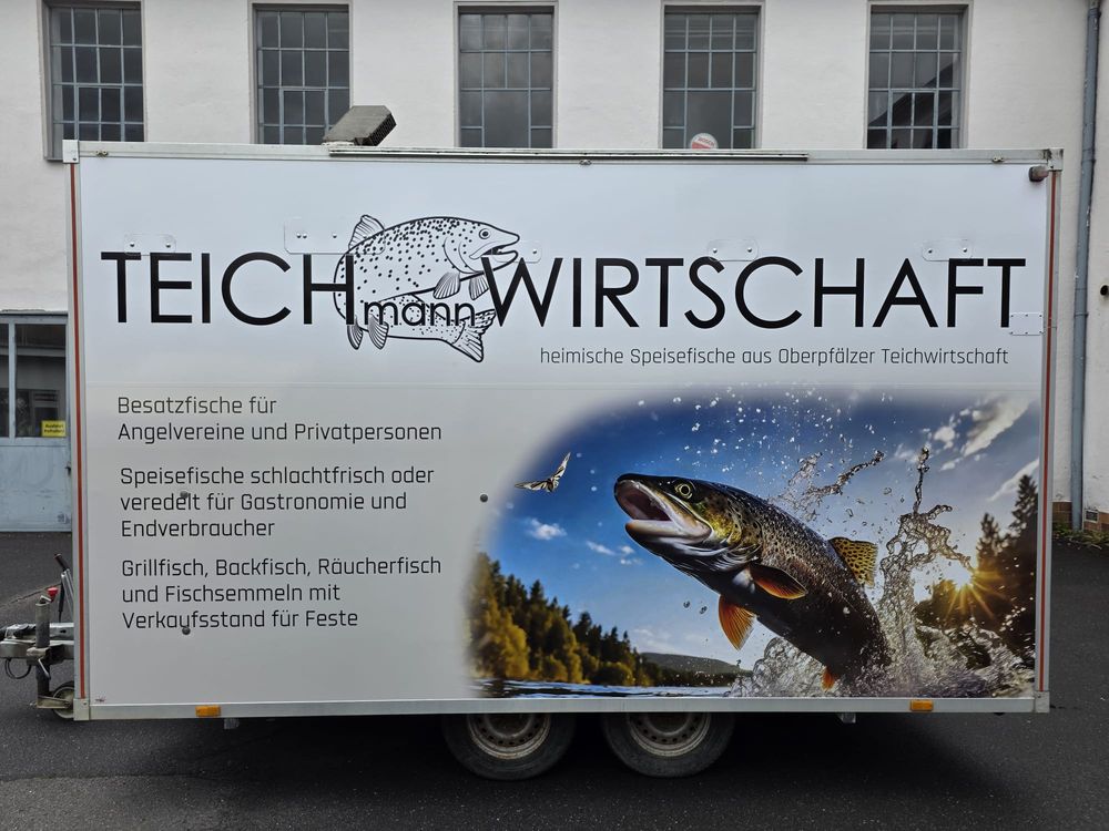 PVC-Banner im Außeneinsatz